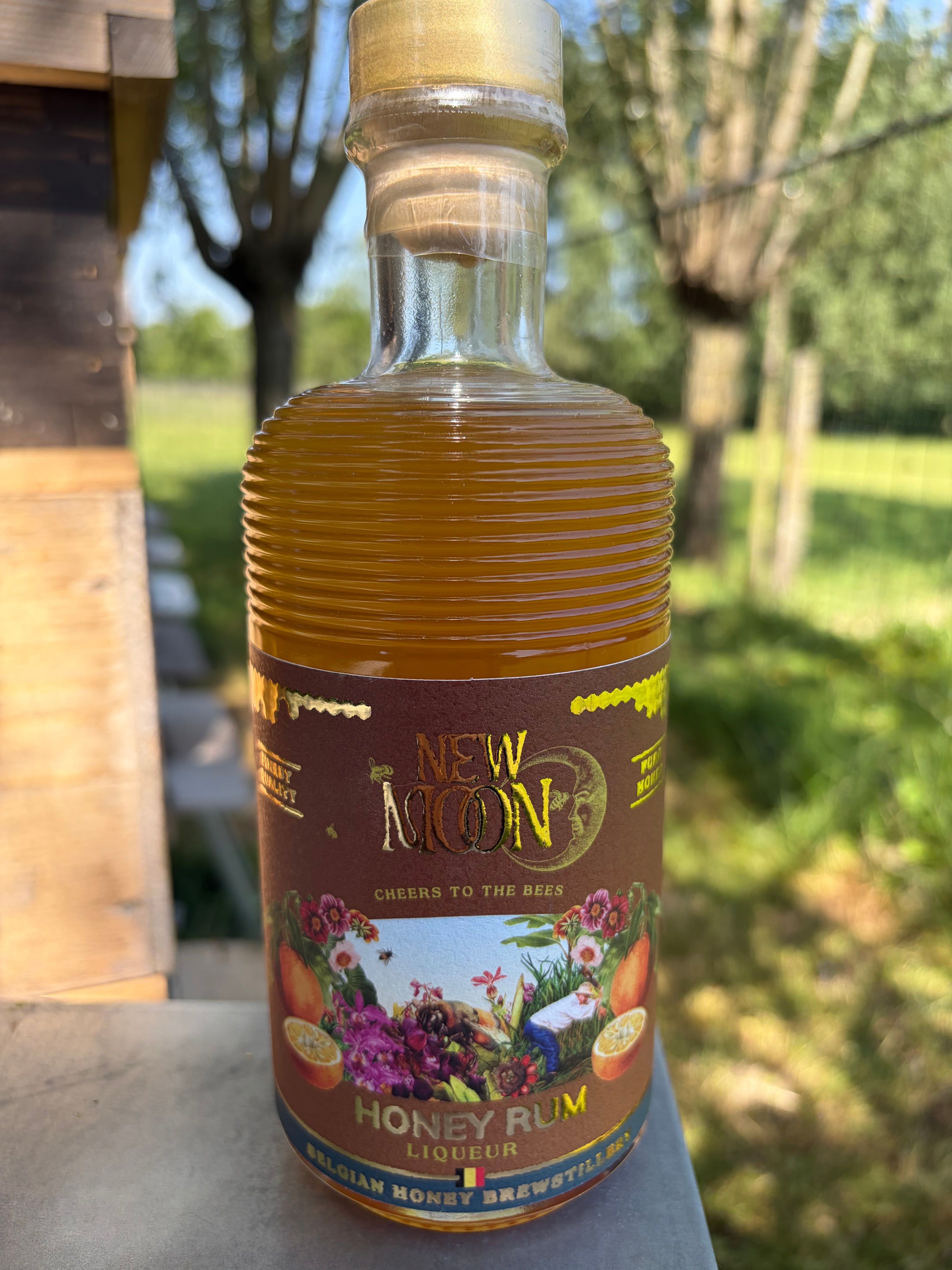 New Moon Honing & Rum 50cl – Belgische honingrumliqueur van Les P'tites Apicultrices