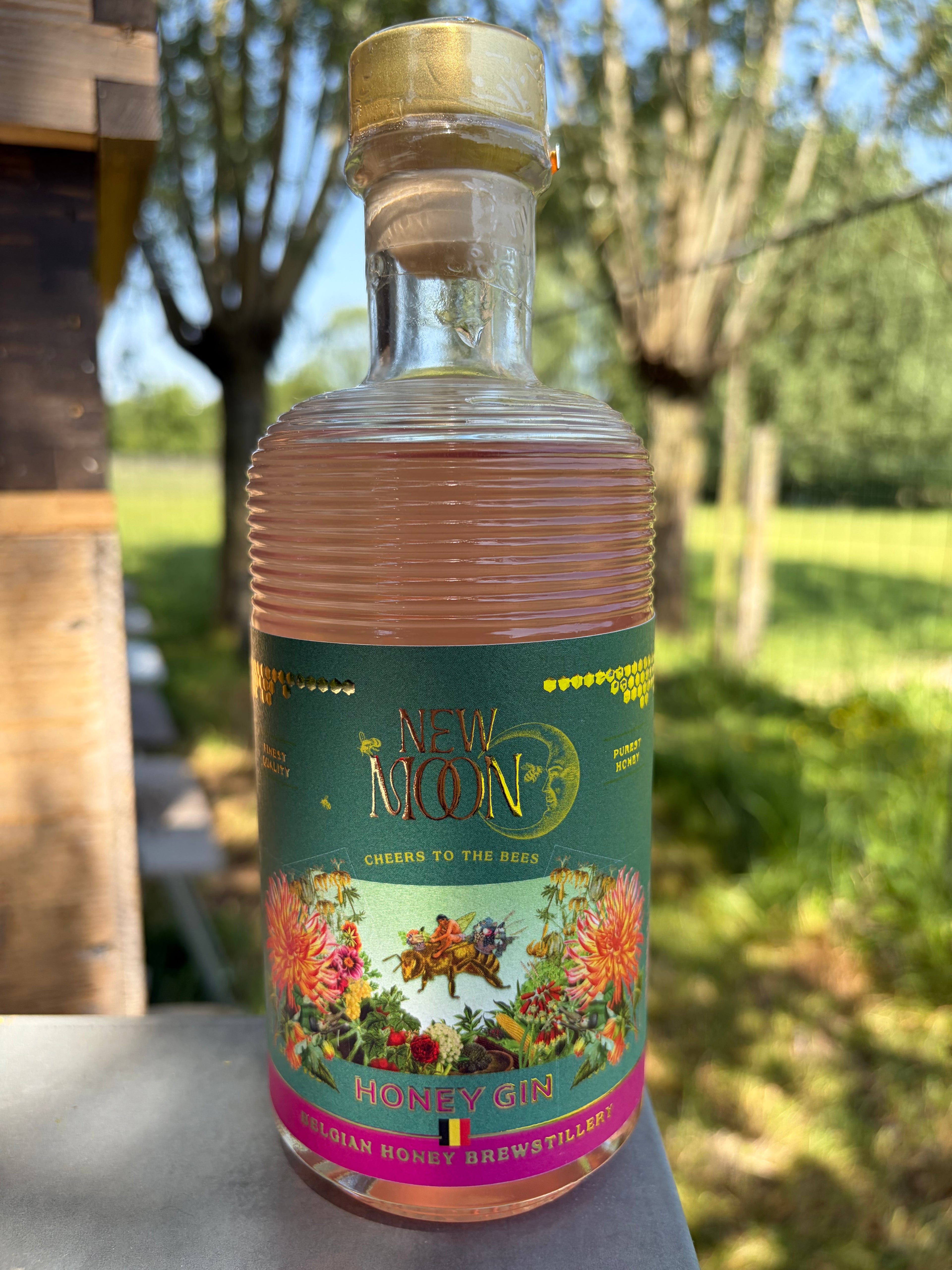 New Moon Honing & Gin 50cl – ambachtelijke honinggin van Les P'tites Apicultrices